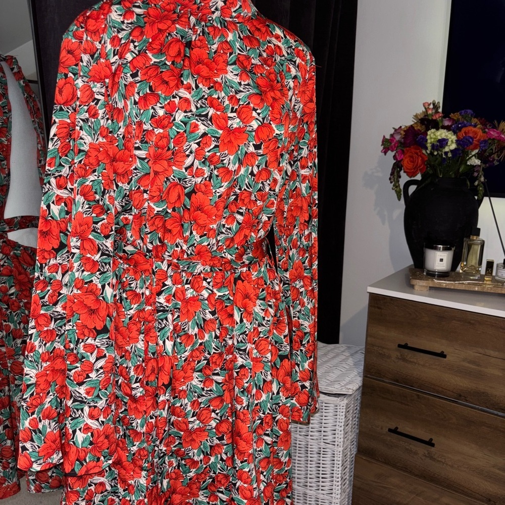 ❤️Backless Red Floral Dress -New!!! - Picture 2 of 5